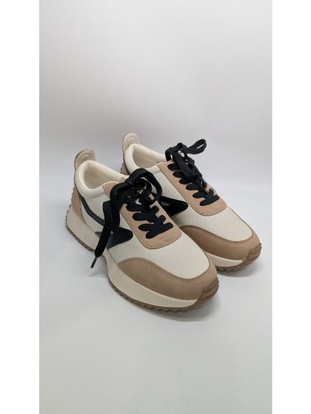 Dolce Vita Cream/Tan Color-Block Bynx Sneakers